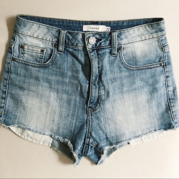 Aritzia Talula Jean Shorts with Raw Hem - Picture 2 of 7